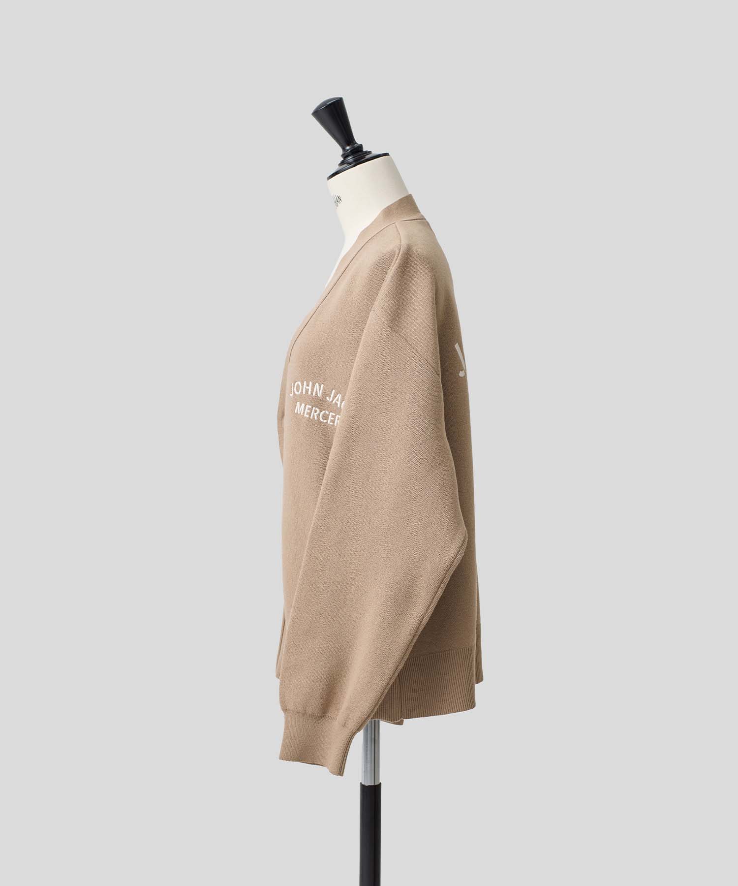 バックロゴVネックカーディガン26W103 (MOCA)