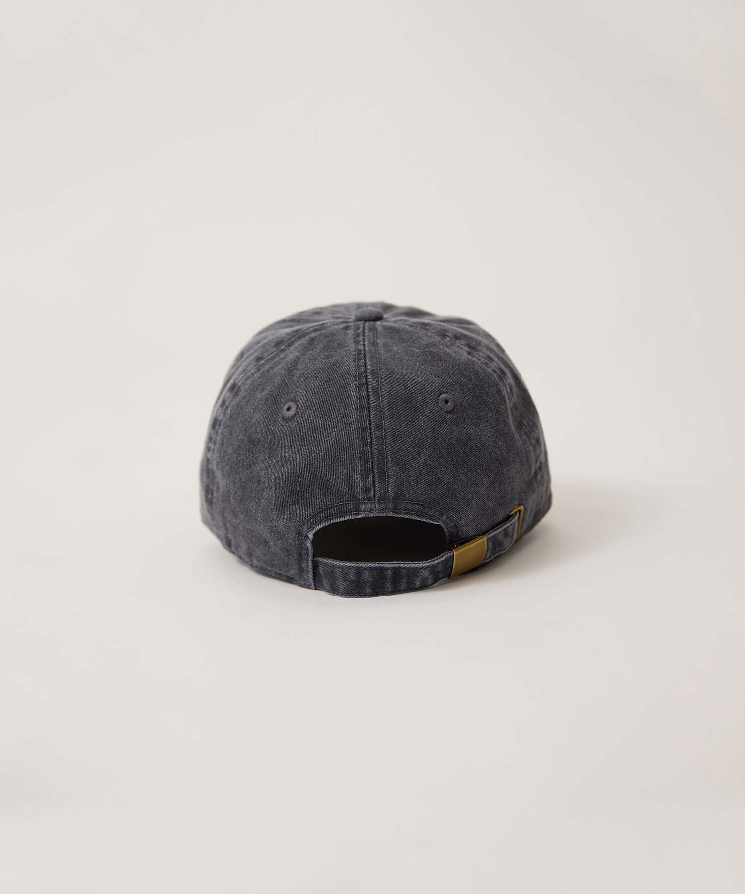 ロゴ刺繍キャップ 26SM21 (CHARCOAL)