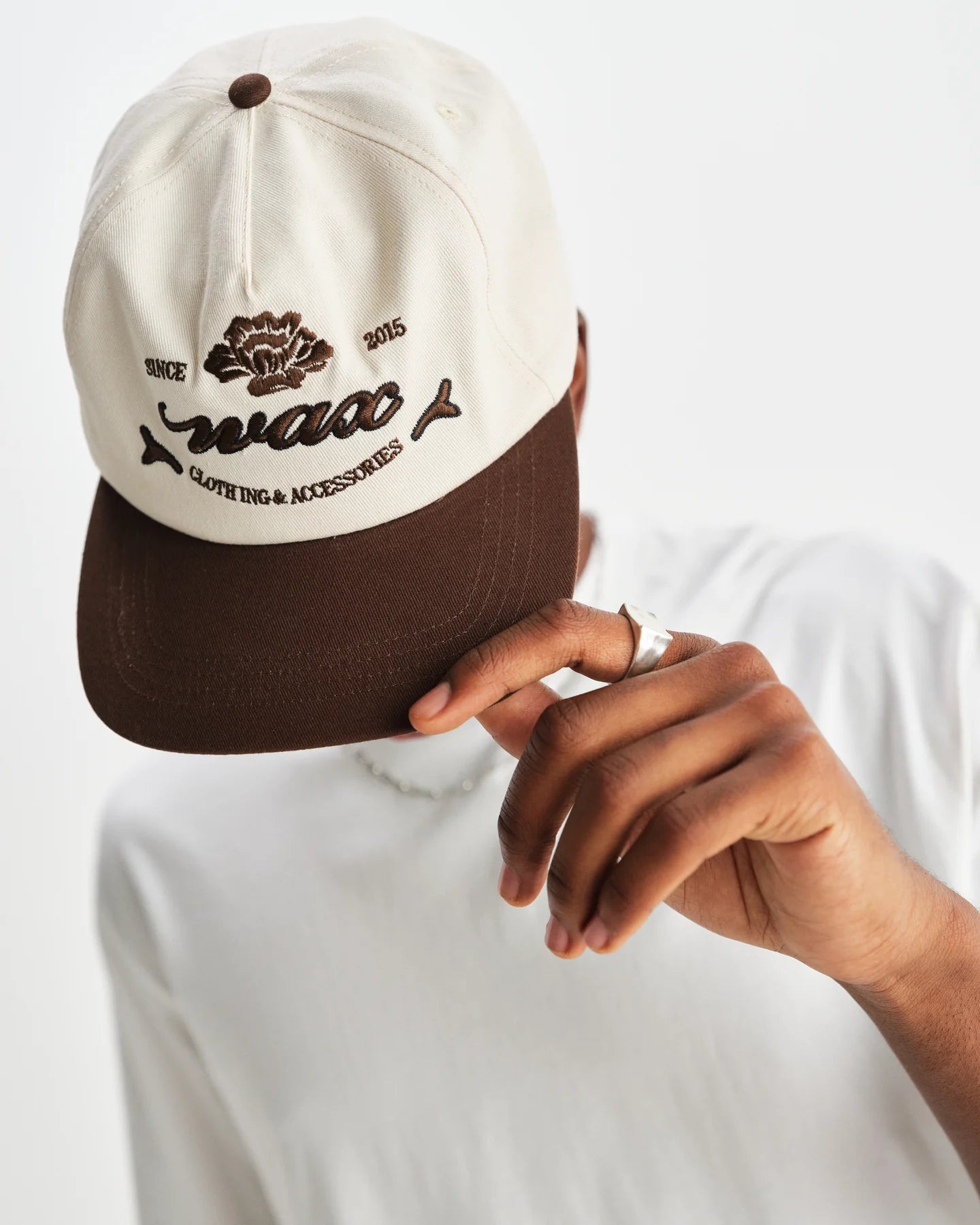 キャップ SCRIPT CREST (ECRU/BROWN) - グリニッジ オンラインストア