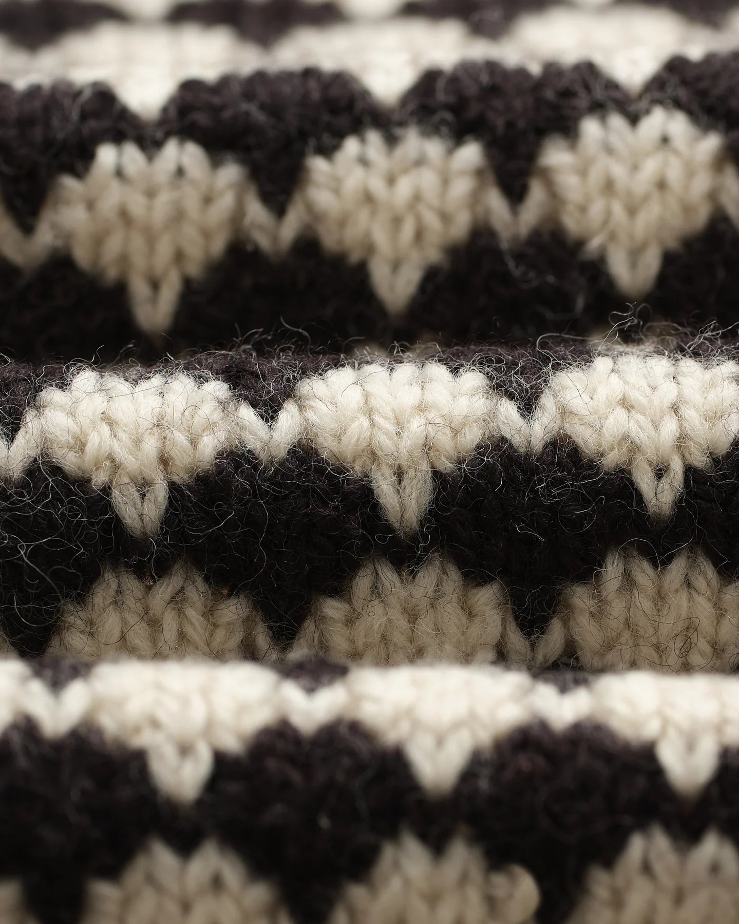 ウォーカーカーディガン BUBBLE KNIT (BLACK/ECRU)