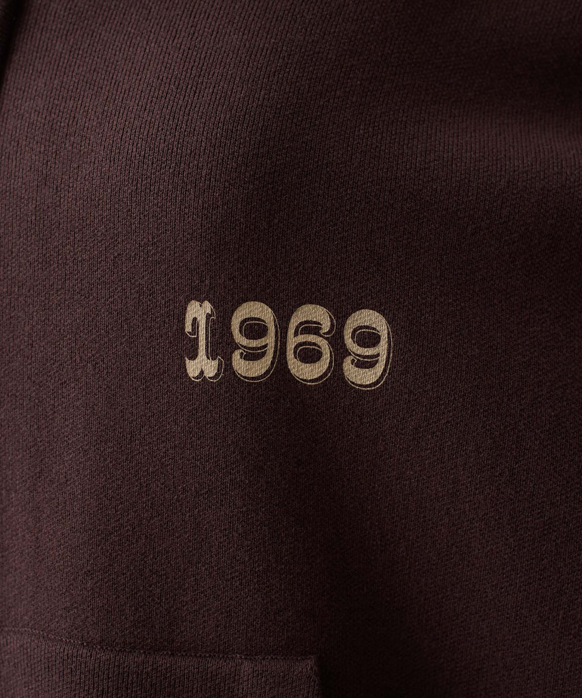 ロゴジップフーディ― 26W104 (BROWN)