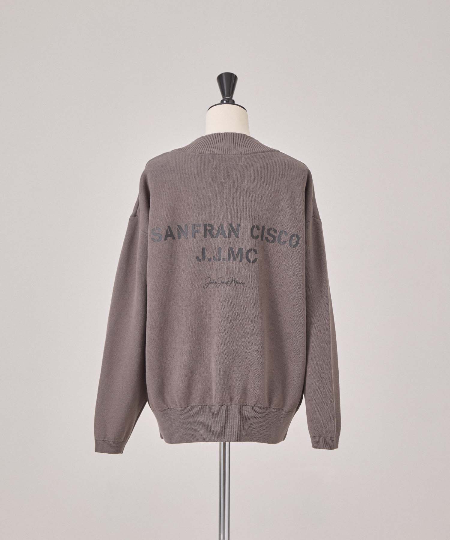 Vネックバックロゴニット 26W100 (CHARCOAL)