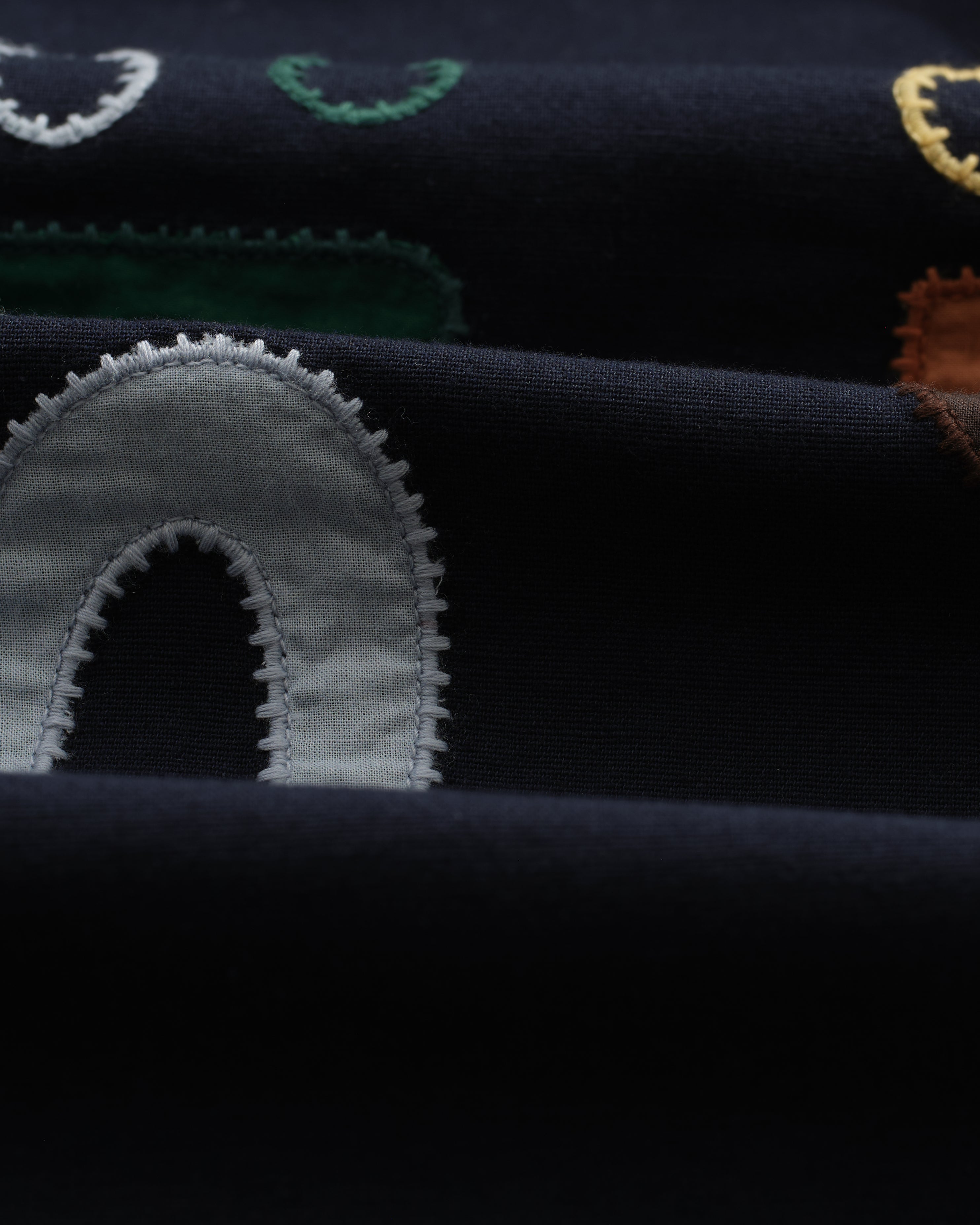 ディドコットシャツ BOLD DOODLE APPLIQUE (NAVY/MULTI)