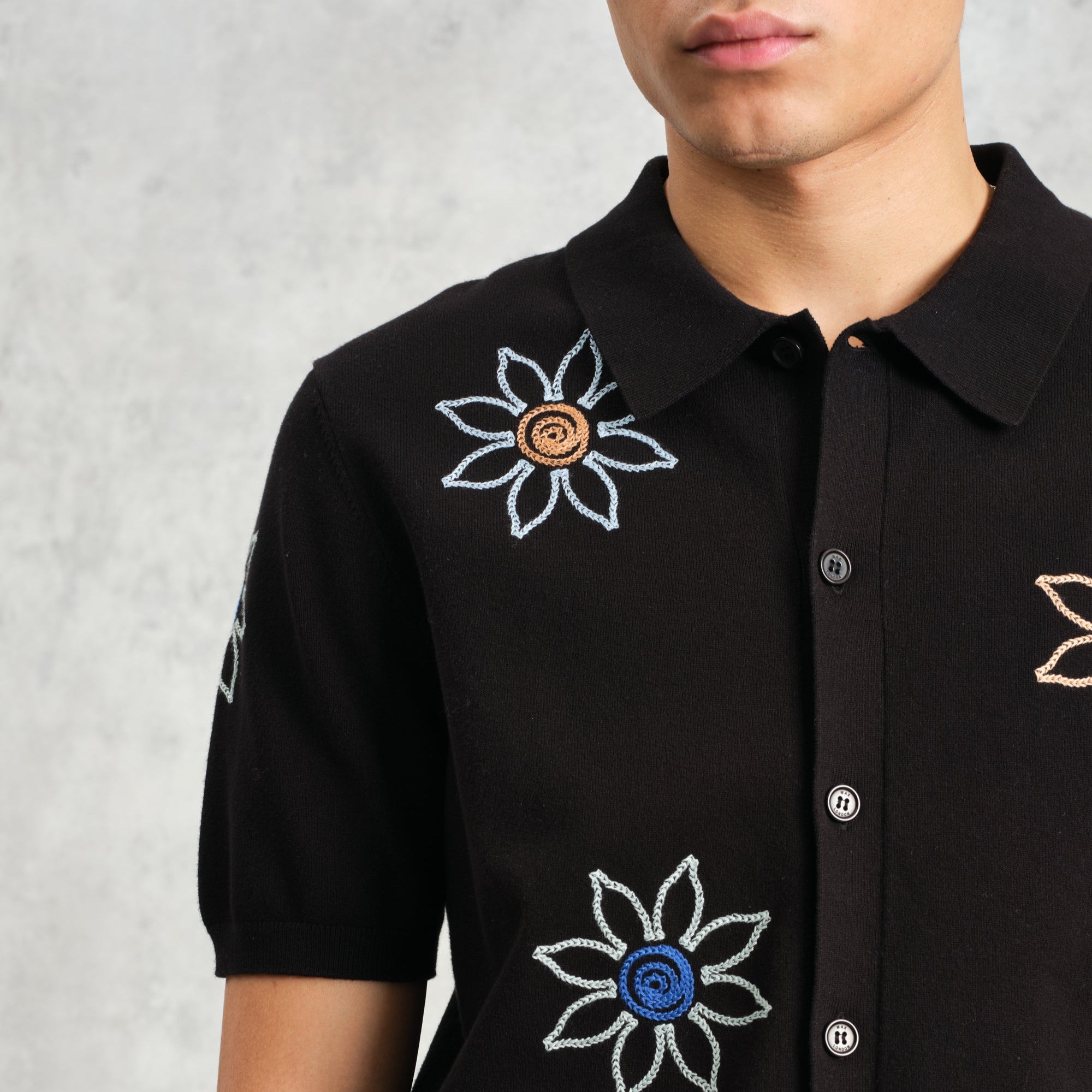 テラーロシャツ FLORAL EMBROIDERY (BLACK/MULTI)