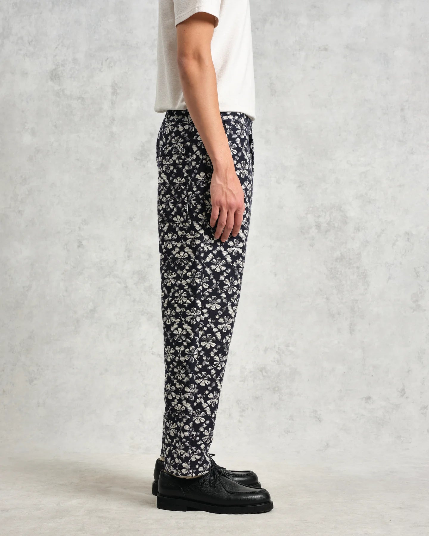 カートトラウザーズ FLOWER STAMP JCQUARD (NAVY/ECRU)