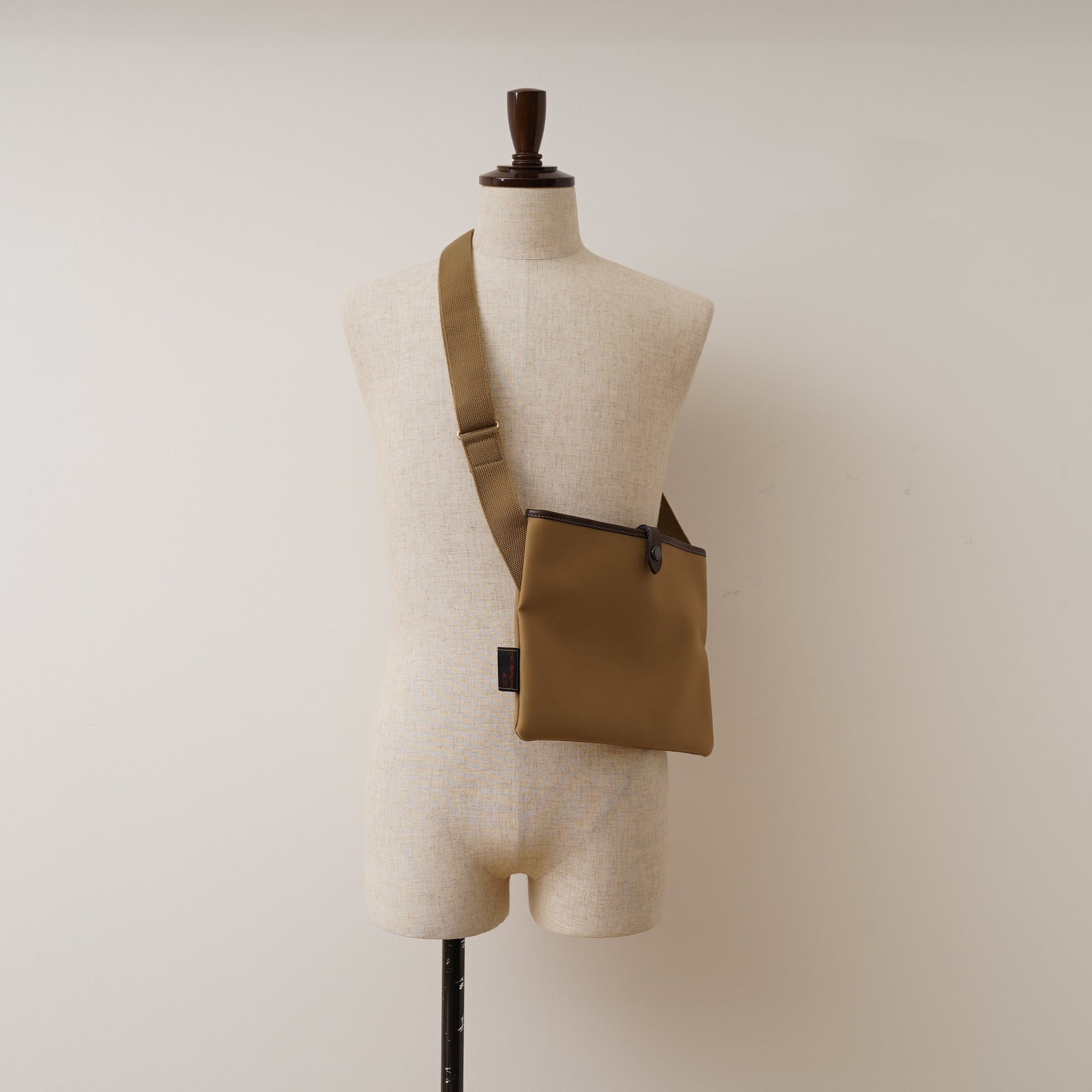 Billinghamビリンガム サコッシュフラット